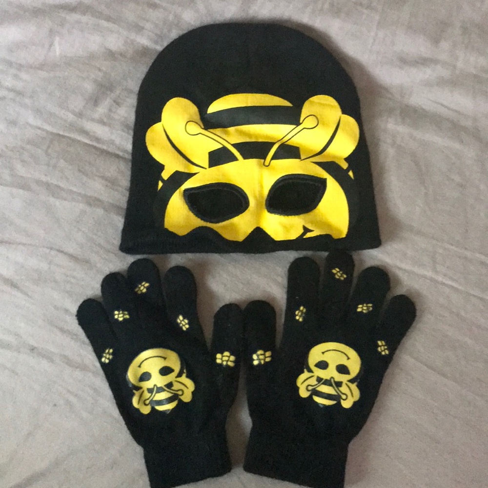 Bumble bee beanie and gloves
